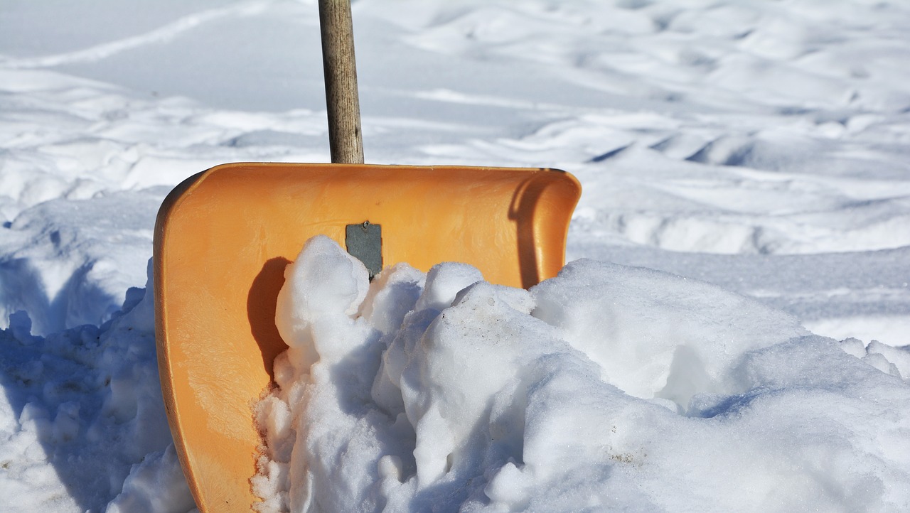 Winterdienst, Schneeräumung, Streuen, Schnee entsorgung, Gehsteig, Parkplatz, Simon Jehle, Objektservice, Ühlingen Birkendorf