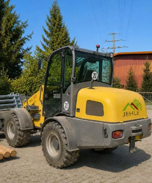 Jehle Objektservice aus Leipferdingen, bietet eine Vielzahl von Dienstleistungen rund um Haus und Garten an. Dazu gehören Gartenpflege, Hausmeisterservice, Reinigungsarbeiten, Reparaturarbeiten, Handwerkerbetreuung und vieles mehr, eigener Maschinenpark