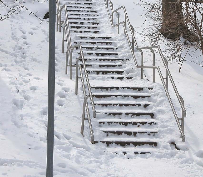 Winterdienst, Simon Jehle Ühlingen-Birkendorf, BodenseeraumMontage Photovoltaik, Heckenschneiden, Simon Jehle Objektservice